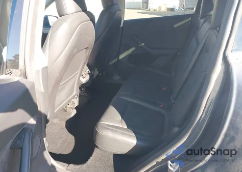 2023 Tesla Model Y Awd/Long Range Dual Motor All-Wheel Drive z USA, uszkodzony, nr VIN 7SAYGDEE4PA124374